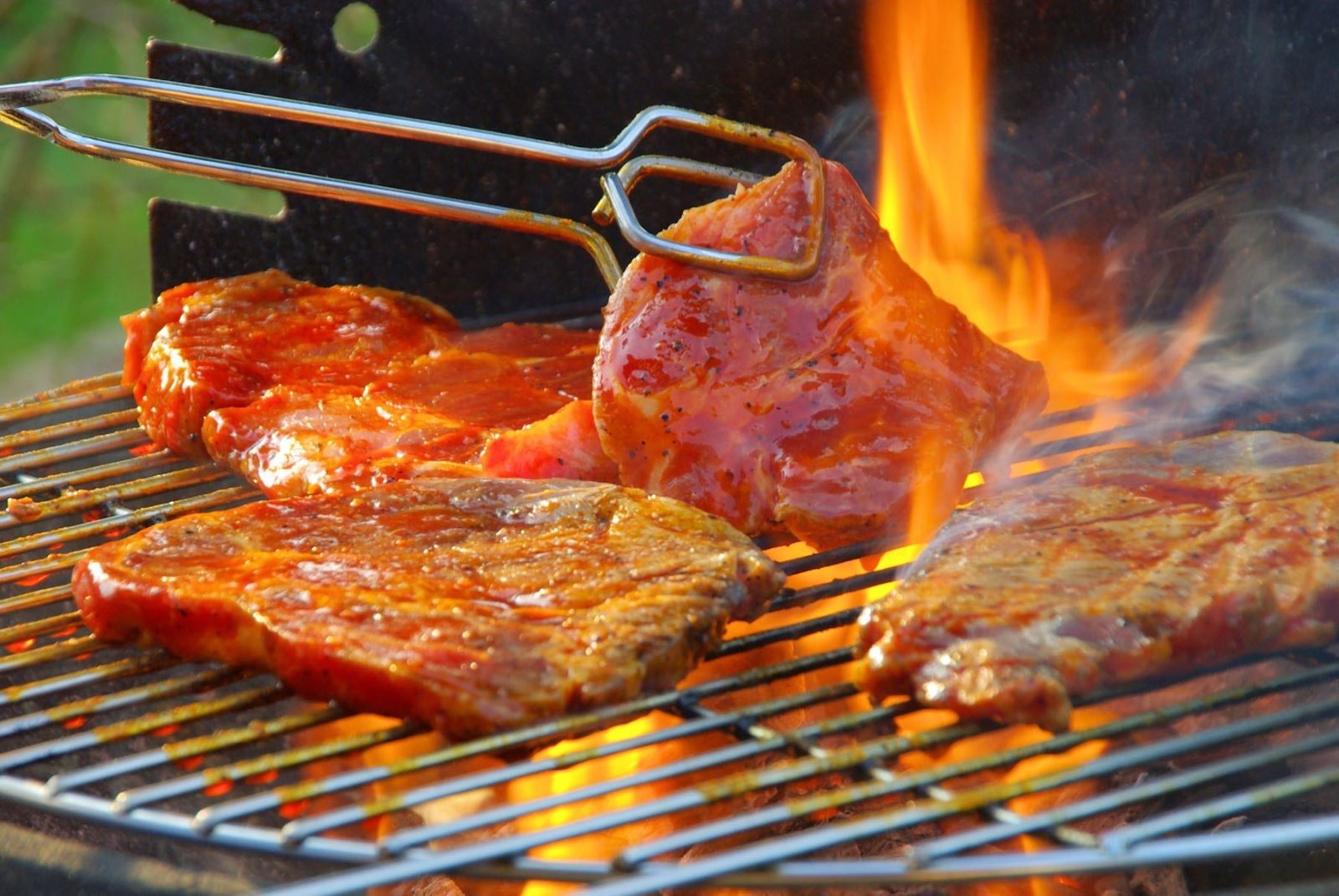 Grilled pork with coconut an soda